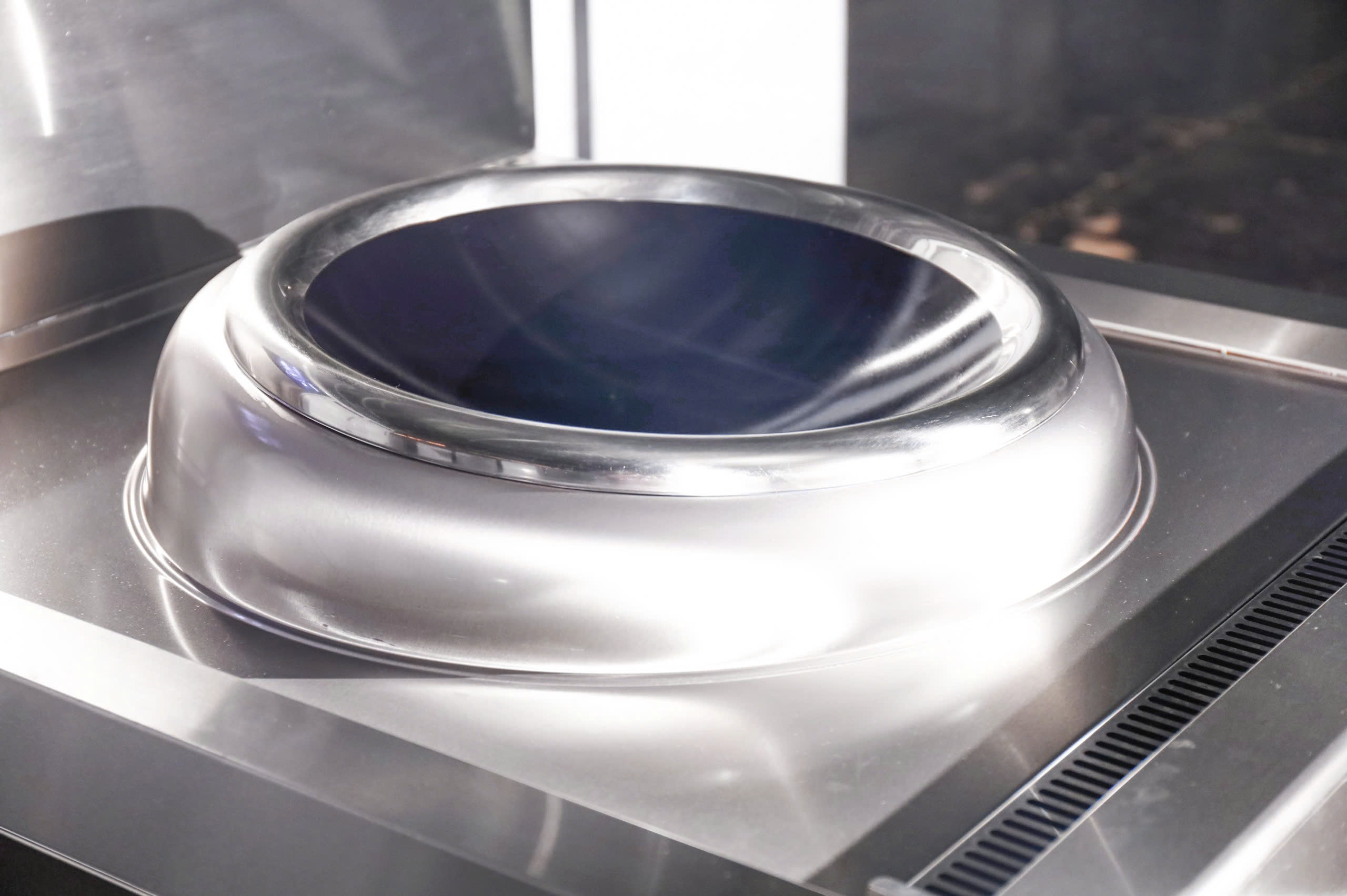 Ảnh 2 của Bếp từ công nghiệp đôi 8KWx2 mặt lõm